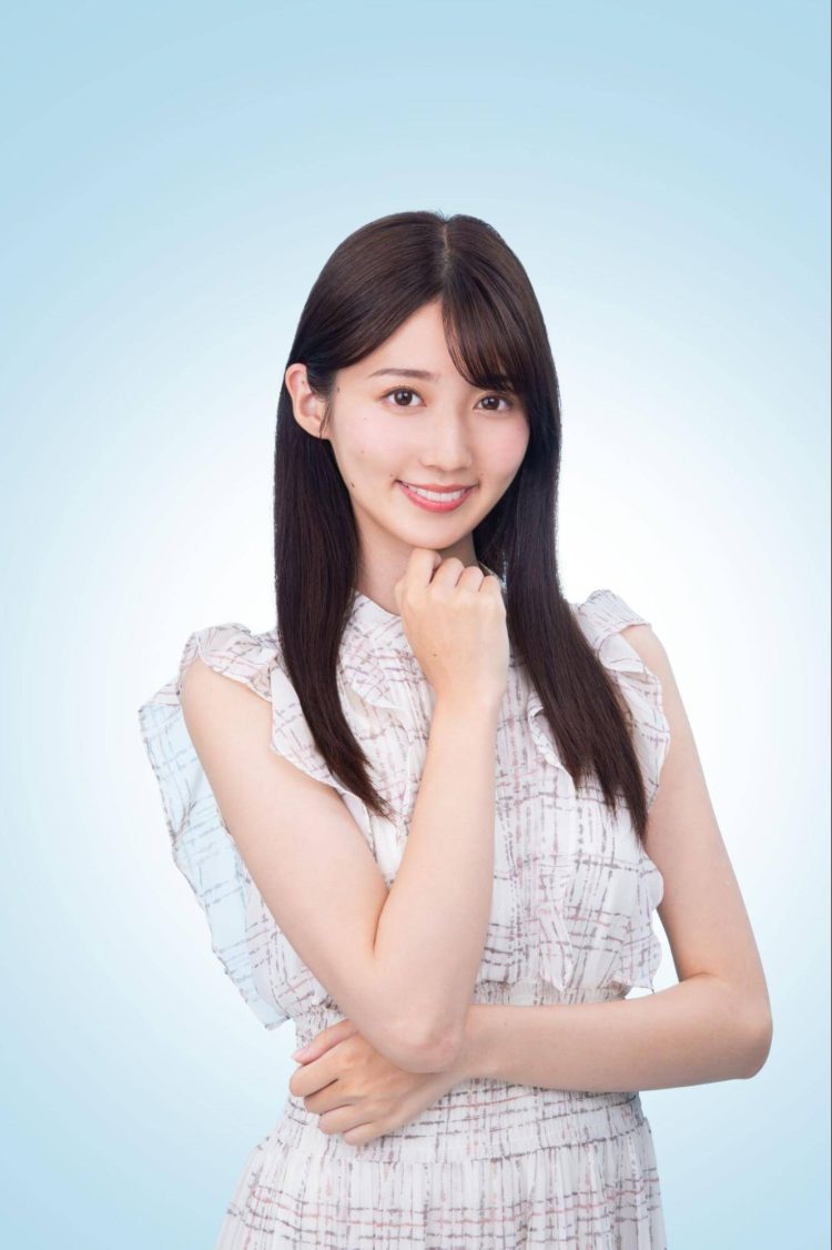スタジオインディで実際に撮影された顔に手を添える宣材写真