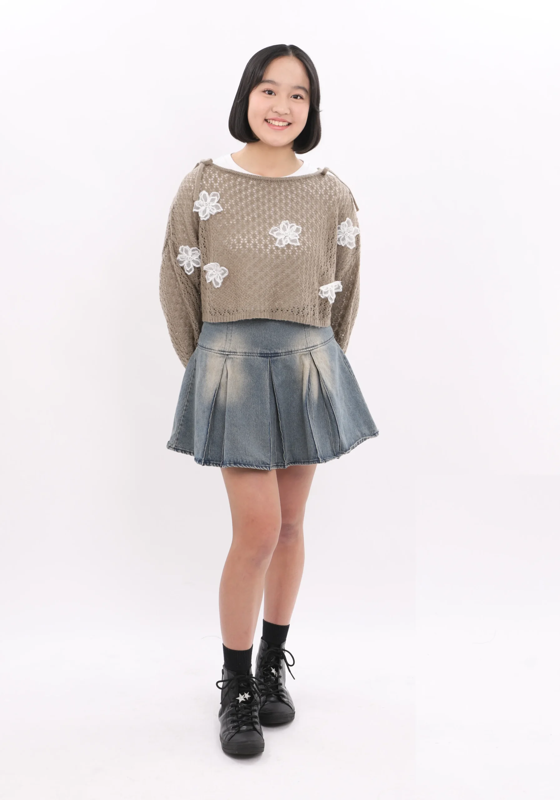 女子就活生の証明写真のビフォー