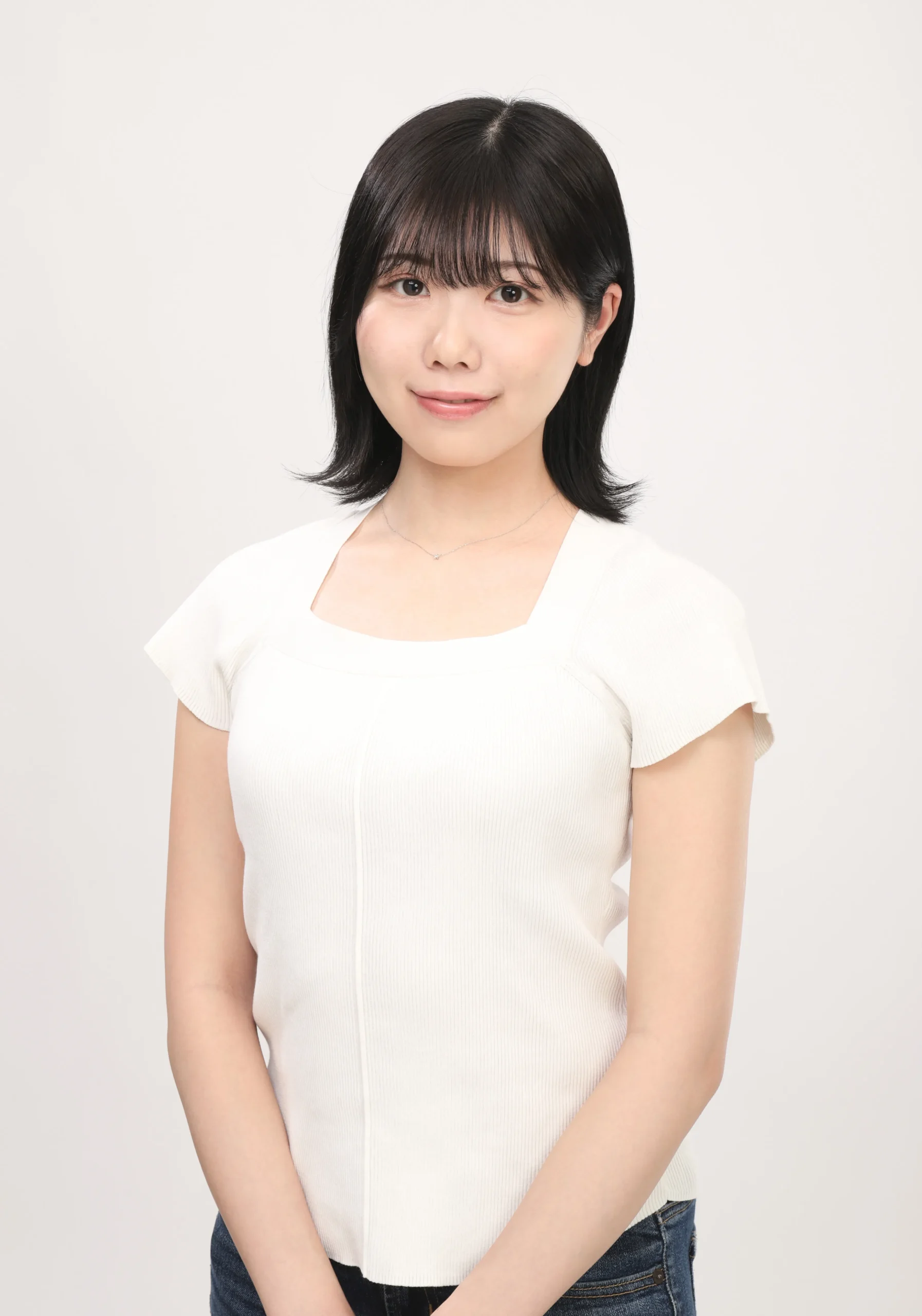 女子就活生の証明写真のビフォー